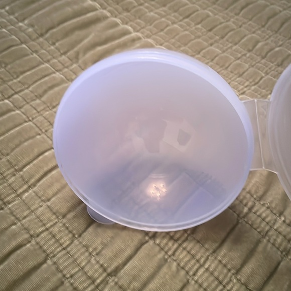 NWOT TUPPERWARE Forget Me Not Vegetable or Onion Hanging Keeper USA - Picture 3 of 9